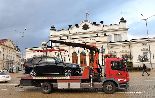 Жандармерия изкара луксозните коли на Божков (снимки)