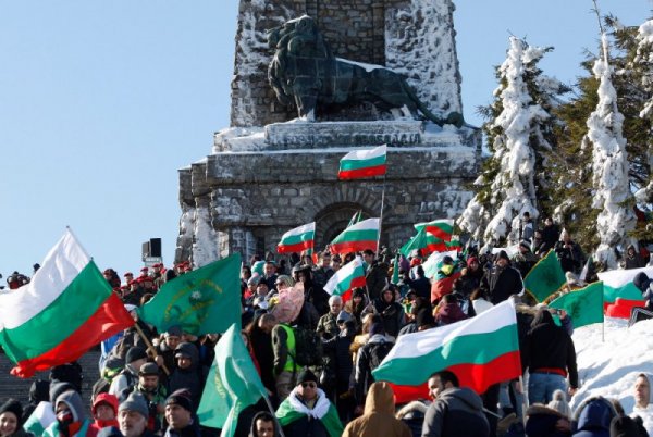 Румен Радев ще участва в отбелязването на връх Шипка, въпреки отмяната на честванията