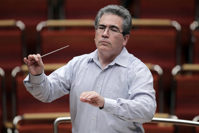Диригент прекъсна два пъти оперен спектакъл заради звънящи телефони на хора от публиката