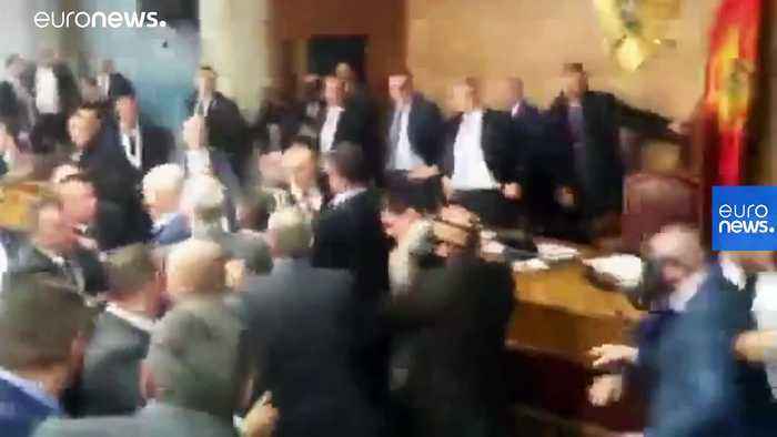 Депутати се биха в парламента на Черна гора (видео и снимки)