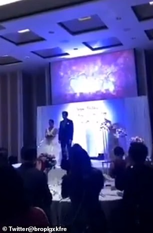 Младоженец пусна пред гостите на сватбата клипче как булката му изневерява с роднина (видео)