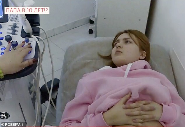 13-годишна твърди, че е забременяла от 10-годишно момче и предизвика скандал в Русия (видео)