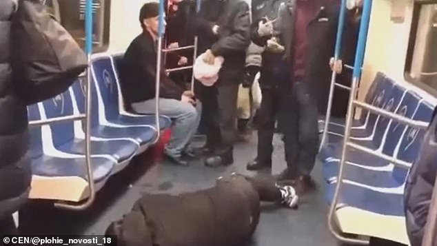 Руснак се &#8220;пошегува&#8221;, че е болен от коронавирус и предизика паника в московското метро (видео)