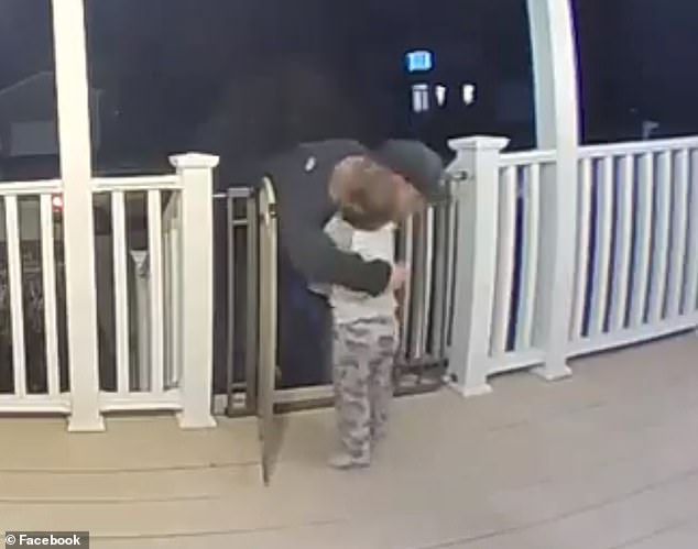 2-годишно дете прегърна доставчика на пица, без да подозира, че скоро е загубил дъщеря си (видео)