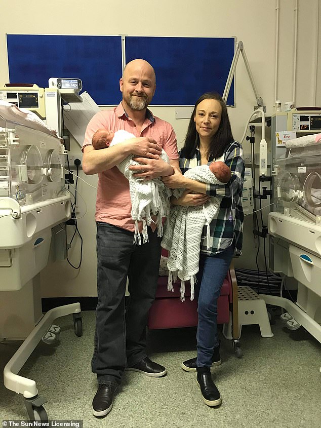 Майка роди за втори път близнаци в Деня на влюбените през пет години (снимки)