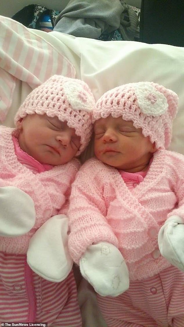 Майка роди за втори път близнаци в Деня на влюбените през пет години (снимки)