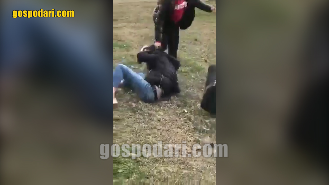 Агресивно момиче от Стара Загора нанася побой над съученичка, докато други деца ги снимат (видео 18+)