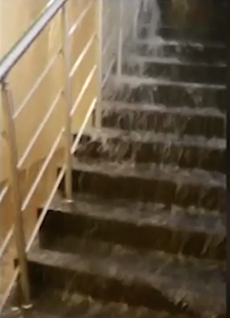 Евакуираха българи от наводнен хотел в турския курорт Бодрум (видео и снимки)