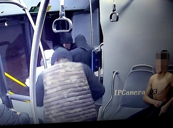 СДВР показа ултрасите, съблекли момче в автобус в София (снимки)