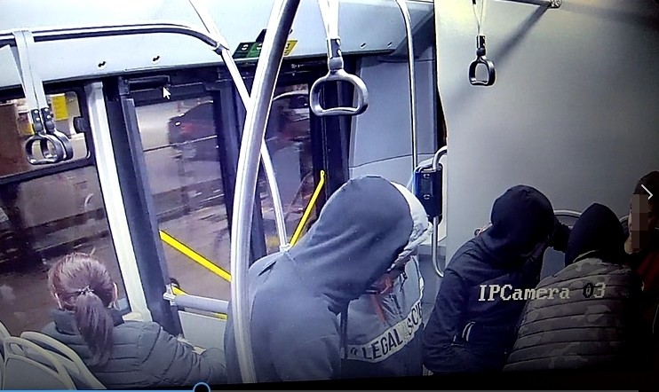 СДВР показа ултрасите, съблекли момче в автобус в София (снимки)