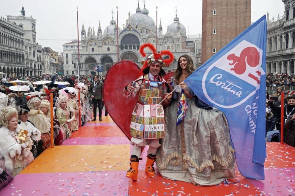 Прекратиха карнавала във Венеция заради коронавируса (видео и снимки)