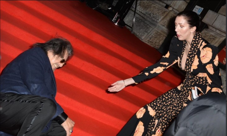Ал Пачино падна на червения килим преди наградите БАФТА (видео и снимки)