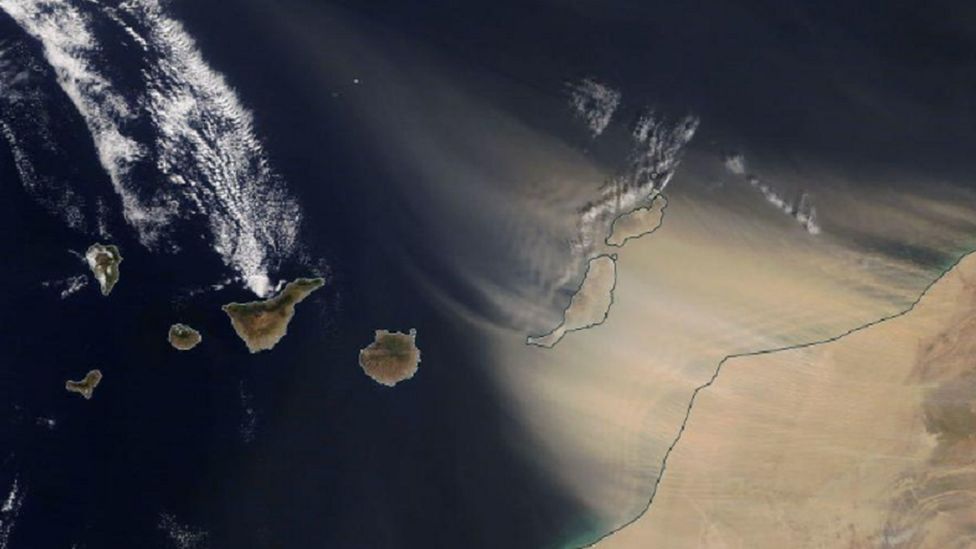 Пясъчна буря от Сахара затвори летища и блокира туристи на Канарските острови (видео и снимки)
