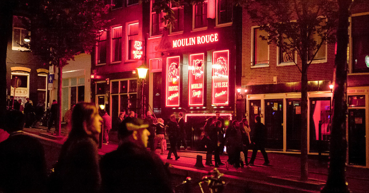 Амстердам ще забрани продажбата на канабис на туристи