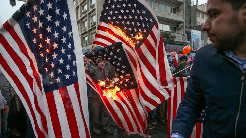 Иранска фабрика произвежда хиляди американски и израелски знамена &#8220;за палене&#8221; на протести