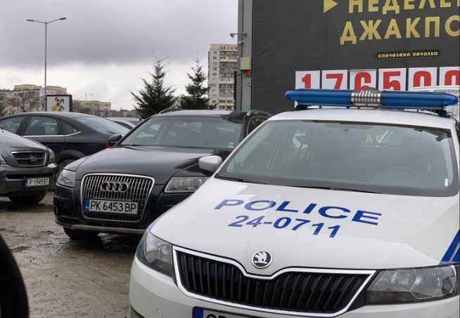 Маскирани и въоръжени обраха казино в София (видео и снимки)