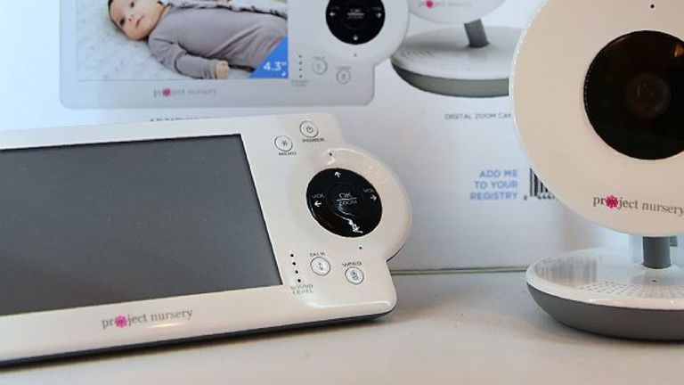Хакери наблюдават домове през камерите на бебефоните