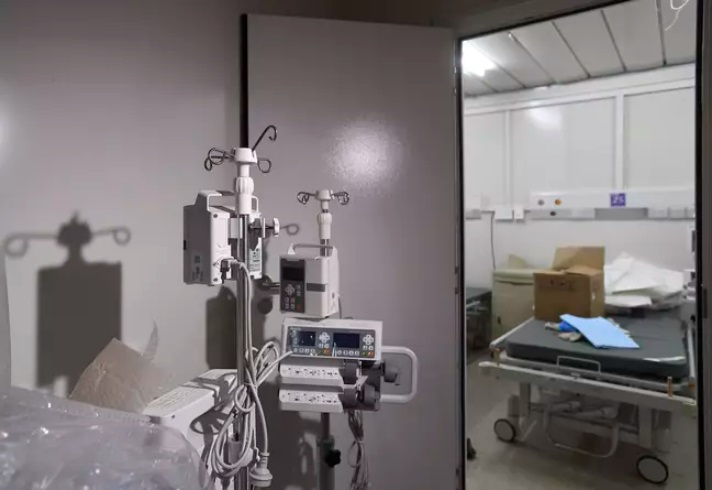 Снимки показват как изглежда спешната болница в Ухан отвътре (видео и снимки)